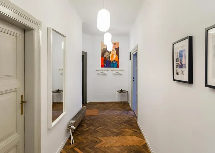 Vintage Charm,3 Bedrooms,Old Town
